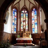 Alte Gemaeuer Elsass Hunawihr Wehrkirche Altarbereich
