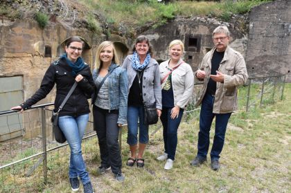 Betriebsausflug Obernai Fort De Mutzig Vor Der Festungsanlage